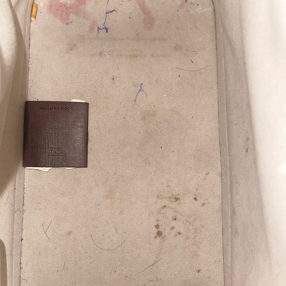 Authentic Louis Vuitton Alma Epi - Picture 4 of 8